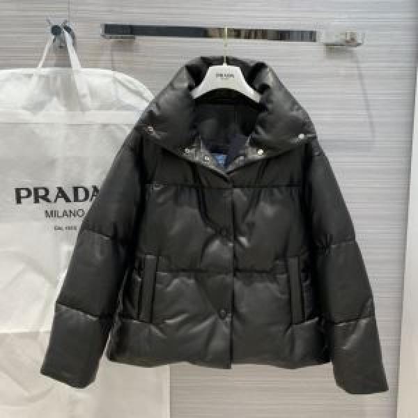 プラダ PRADA 最新秋冬トレンドをチェック！2026-20秋冬　ダウンジャケット　今年の流行りファション　2色可選　絶対おさえるべきカラーと最新