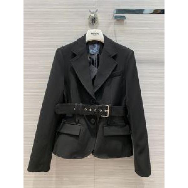 ハーフコート　秋にはやる最新作を先取り　プラダ 2026秋冬トレンドアイテム　PRADA さわやかに新品おすすめ　