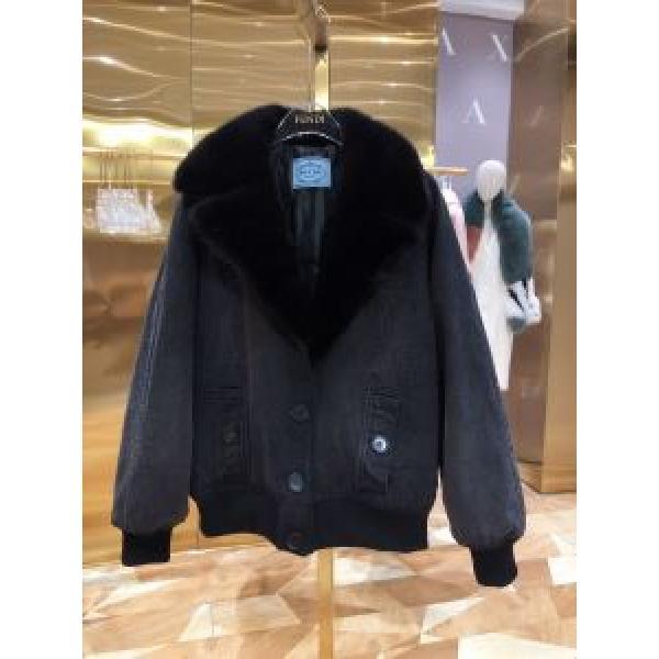 プラダヒットする秋冬コレクション　 PRADA 今年注目すべき秋冬ファッション　ブルゾン　2026トレンドアイテム激安