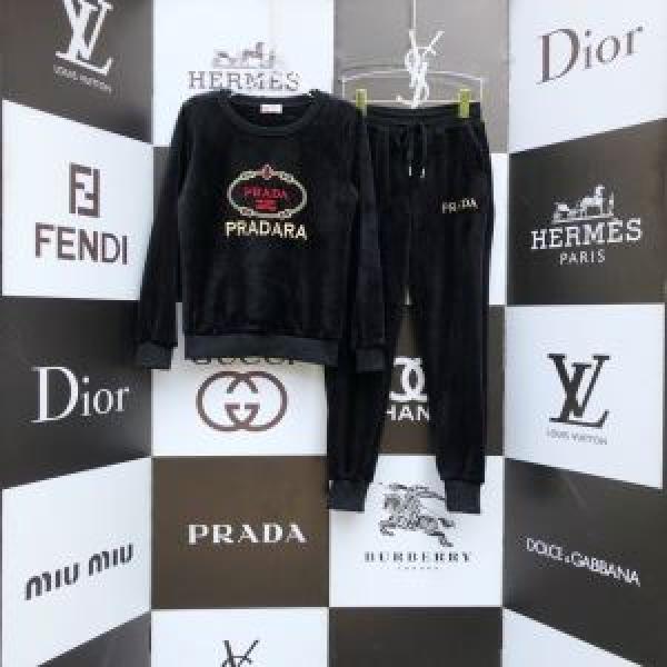 上下セット　秋ファションのトレンド　3色可選　2026秋に注目したい　プラダ PRADA　おしゃれさんはいち早く取り　