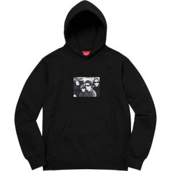 シュプリーム 秋ファションのトレンド SUPREME 一番おしゃれ秋冬トレンド パーカー 2026秋に注目したい