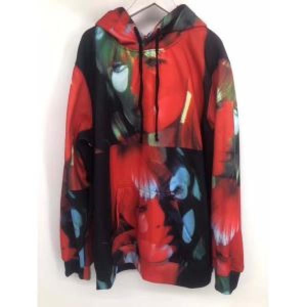 シュプリーム 秋冬コーデと相性がいい SUPREME 2026トレンド秋冬おすすめ安い パーカー おしゃれなファッションコーデ