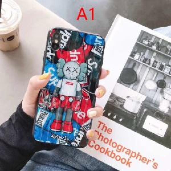 2色可選 シュプリーム【最新】2026年秋冬のトレンド速報  SUPREME 秋冬にお世話になる定番 スマートフォンケース  優しいのに存在感.561.