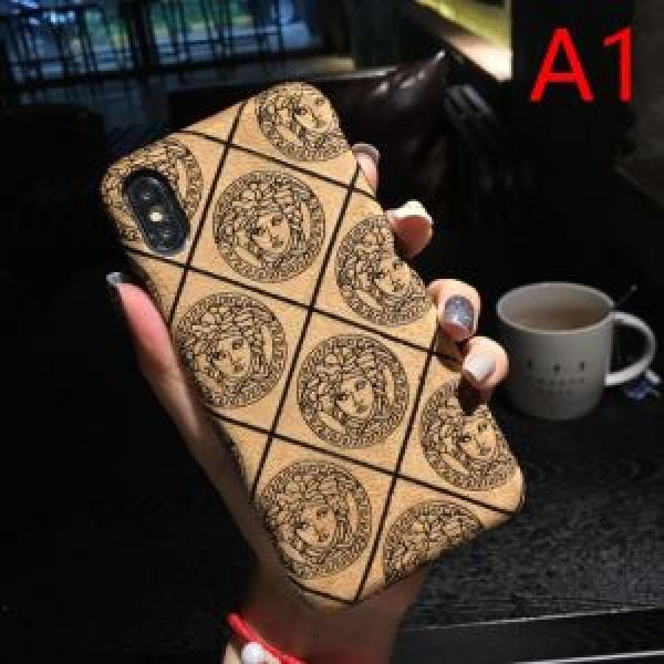 多色可選 ヴェルサーチ 速報！2026年秋ファッショントレンド VERSACE 大人かわいい秋冬コーデを楽しみ スマートフォンケース 秋冬もちろん主役級.561.