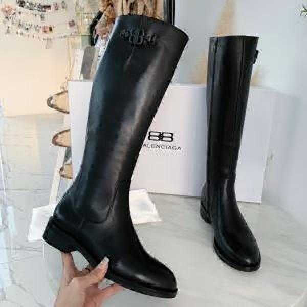 2026-20秋冬トレンドファッション バレンシアガ BALENCIAGA 最新秋冬トレンドをチェック レザーブーツ 秋冬流行りファション