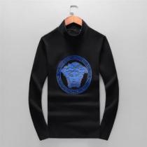 秋冬ファッションコーディネート ヴェルサーチ VERSACE 長袖Tシャツ 最速2026秋冬トレンドブランド