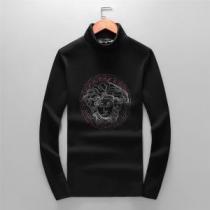 秋冬にお世話になる定番 2026-20秋冬トレンドファッション ヴェルサーチ VERSACE 長袖Tシャツ