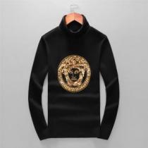 【最新】2026年秋冬のトレンド速報 ヴェルサーチ VERSACE 長袖Tシャツ 寒い季節トレンド上品
