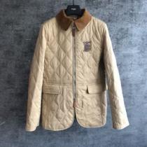 ダウンジャケット 秋冬に大注目のカラー バーバリー 速報！2026年秋ファッショントレンド BURBERRY カジュアルコーデオシャレ