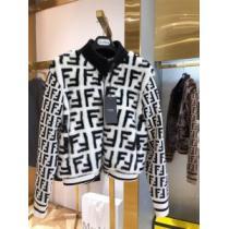 最速2026秋冬トレンドブランド　フェンディ FENDI　シンプルに着こなしたい　ハーフコート　今年らしい新しい人気色