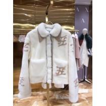 フェンディ最新作おすすめしたい秋冬　 FENDI　おしゃれ感度が高い秋冬トレンド　ハーフコート　先取り 2026/2026秋冬ファッション