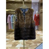 注目の秋ファッション一番　フェンディ FENDI　2026秋冬トレンド押さえておきたい　トップス　おしゃれに秋を迎えるために