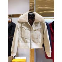 おしゃれでおすすめ今季トレンド　ルイ ヴィトン LOUIS VUITTON　今季トレンドをうまく取り　ハーフコート　2026トレンドファッション新品