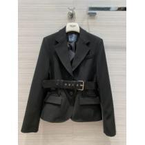 ハーフコート　秋にはやる最新作を先取り　プラダ 2026秋冬トレンドアイテム　PRADA さわやかに新品おすすめ　