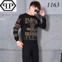 フィリッププレイン PHILIPP PLEIN  プルオーバーパーカー 2026?2026秋冬流行色紹介 秋冬にお世話になる定番