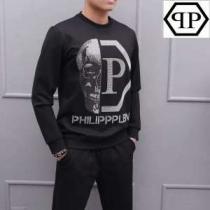 活躍するトレンドアイテム フィリッププレイン PHILIPP PLEIN  プルオーバーパーカー 2026年秋冬に欠かせない