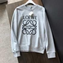 プルオーバーパーカー ロエベLoewe 大人かわいい秋冬コーデを楽しみ 2026秋冬人気色おすすめ