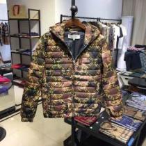 ヴァレンティノ ダウン メンズ コピー 防寒性抜群 VALENTINO コレクション 高級用エレガント迷彩柄注目トレンド新作 販売