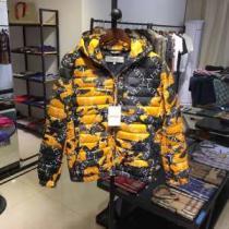 ヴァレンティノ 迷彩ダウン おすすめ 防寒性抜群VALENTINO コピー お洒落で秋冬注目トレンド ブランド 新作 オシャレ コーデ