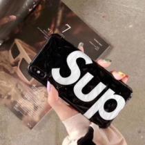 SUPREME おススメの秋冬アイテムをCHECK スマートフォンケース 2色可選2026トレンドファッション新品 シュプリーム 今季トレンドをうまく取り.561.