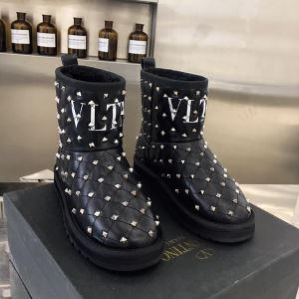 2色可選 サイズのよさを感じる新作 レザーブーツ 今年の流行りファション ヴァレンティノ VALENTINO 【2026秋冬トレンド】押さえておきたい
