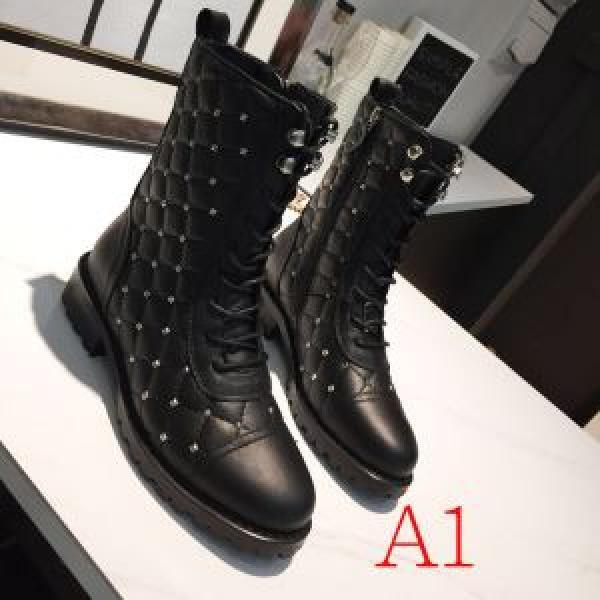 2色可選 ヴァレンティノ2026トレンドカラー秋冬セール  VALENTINO とにかく完璧ブランド新作 レザーブーツ 大胆なチェックの人気トレンド