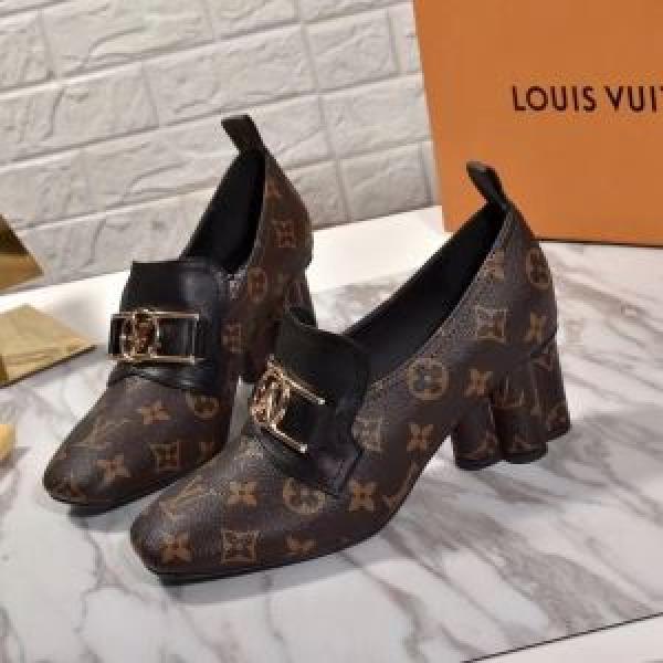 2025-2025秋冬流行色紹介 ルイ ヴィトン最新秋冬トレンドをチェック  LOUIS VUITTON ハイヒール 秋冬流行りファション