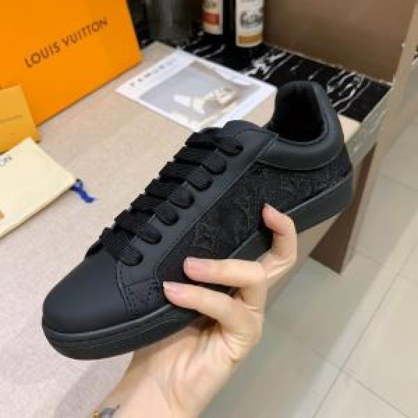 カジュアルコーデオシャレ ルイ ヴィトン LOUIS VUITTON ランニングシューズ 速報！2026年秋ファッショントレンド