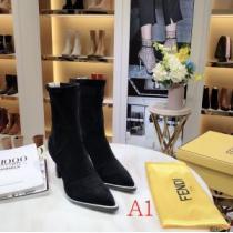 多色可選 FENDI 【最新】2026年秋冬のトレンド速報 レザーブーツ フェンディ  ファッショントレンドを早速チェック