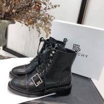 レザーブーツ 気になる2026年秋のファッション ジバンシー GIVENCHY  トレンド入り確実最新コレクション