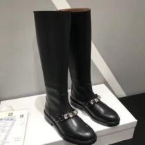 最新秋冬トレンドをチェック！2026-20秋冬 ジバンシー 今年の流行りファション GIVENCHY レザーブーツ 絶対おさえるべきカラーと最新