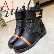 2026秋冬トレンドアイテム ルイ ヴィトン 2色可選 LOUIS VUITTON 今年注目な新品セール レザーブーツ 秋冬とれんど新品目立ち