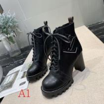 多色可選 レザーブーツ 秋冬コーデと相性がいい ルイ ヴィトンおしゃれなファッションコーデ  LOUIS VUITTON 2026トレンド秋冬おすすめ安い