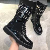 レザーブーツもちろん相性抜群  フィリッププレイン 速報！2026年秋ファッショントレンド  PHILIPP PLEIN 優しい色味がかわいい