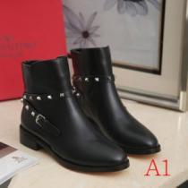 2色可選 気になる2026年秋のファッション ヴァレンティノ今から取り入れられるトレンド  VALENTINO レザーブーツ 活躍するトレンドアイテム