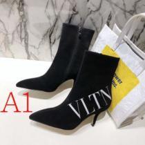 レザーブーツ 3色可選 2026年秋冬に欠かせない ヴァレンティノおしゃれでおすすめ今季トレンド  VALENTINO  2026トレンドファッション新品