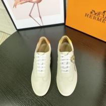 おしゃれなファッションコーデ エルメス HERMES 2026トレンド秋冬おすすめ安い ランニングシューズ 秋冬にお世話になる定番