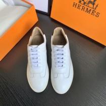 HERMES 【最新】2026年秋冬のトレンド速報 エルメス 優しいのに存在感 ランニングシューズ 毎日はちょっとイイ秋冬新品
