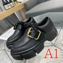 ランニングシューズ 多色可選 秋冬コーデと相性がいい プラダ 2026秋に注目したい PRADA  おしゃれさんはいち早く取り