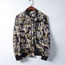 VERSACE 完売必至の人気モデルをご紹介 ヴェルサーチ  ブルゾン 2026トレンド秋冬おすすめ安い