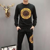ヴェルサーチ 上下セット おしゃれなファッションコーデ 2026秋冬トレンド押さえておきたい VERSACE