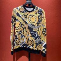 VERSACE 価値大の2026SS秋冬アイテム ヴェルサーチ  おしゃれ感度が高い秋冬トレンド プルオーバーパーカー