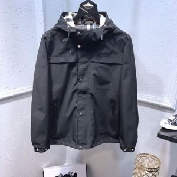 海外大人気 バーバリー BURBERRY 今なお素敵なアイテムだ フード付きコート 大幅割引価格