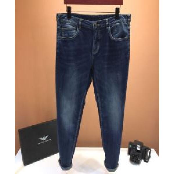 ARMANI やはり人気ブランド アルマーニ 2026話題の商品  デニムパンツ お値段もお求めやすい