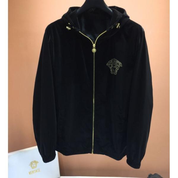 2026春新作VERSACE MEDUSA PRINT SWEATSHIRTヴェルサーチ 激安 ジップパーカーコーデ愛用者が多い定番大人の着こなし