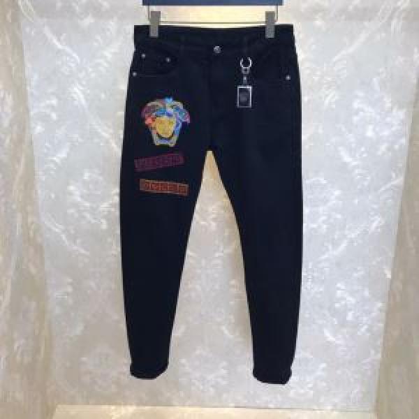 取り入れやすい ヴェルサーチ 海外でも大人気 VERSACE 20SSトレンド ジーンズ