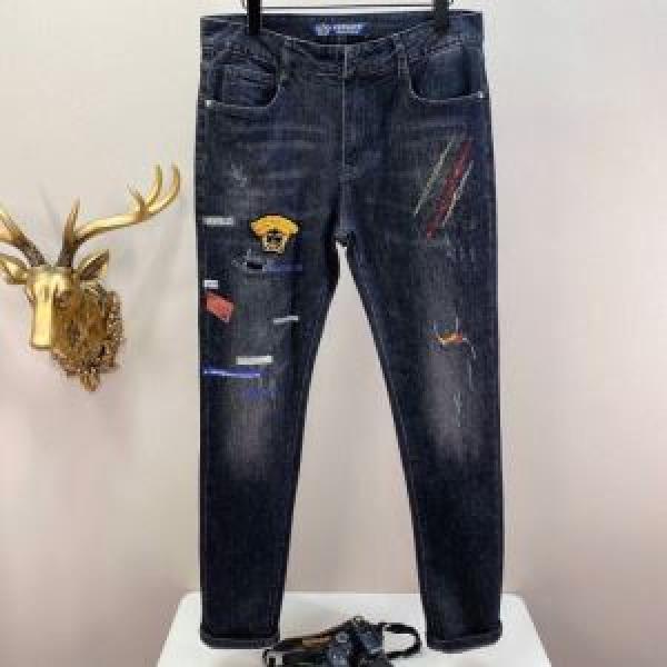累積売上総額第１位 ジーンズ 絶対に見逃せない ヴェルサーチVERSACE  20SS☆送料込