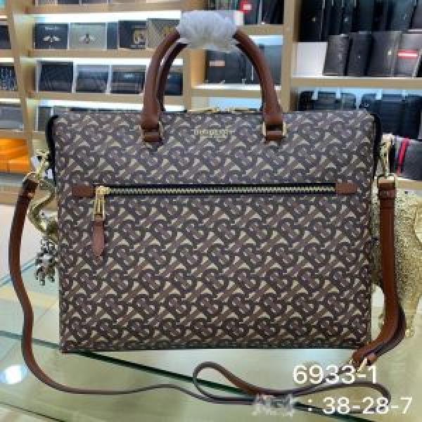 海外限定ライン バーバリー BURBERRY 使いやすい新品 ショルダーバッグ 20SSトレンド.47.
