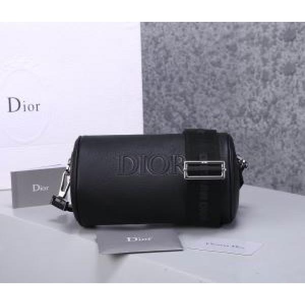 差をつけたい人にもおすすめ ショルダーバッグ 今季の主力おすすめ ディオール DIOR.542.