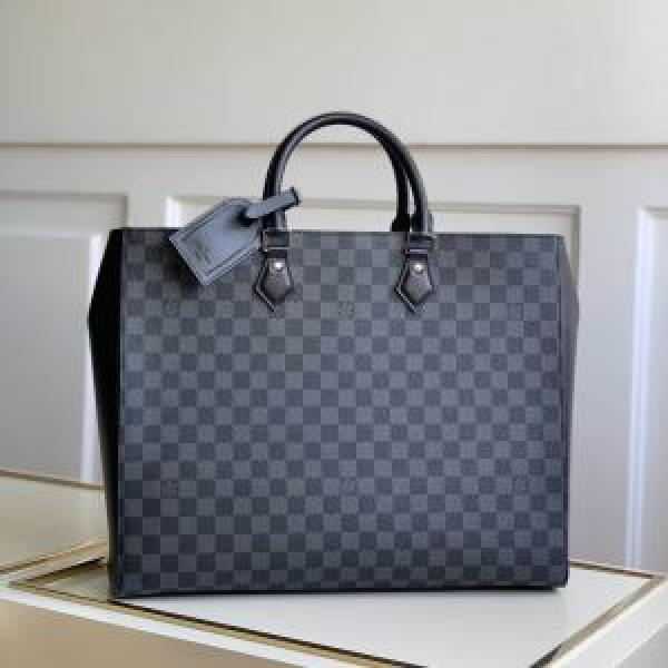 エレガントな雰囲気 ルイ ヴィトン LOUIS VUITTON おしゃれな人が持っている ビジネスバッグ.45.